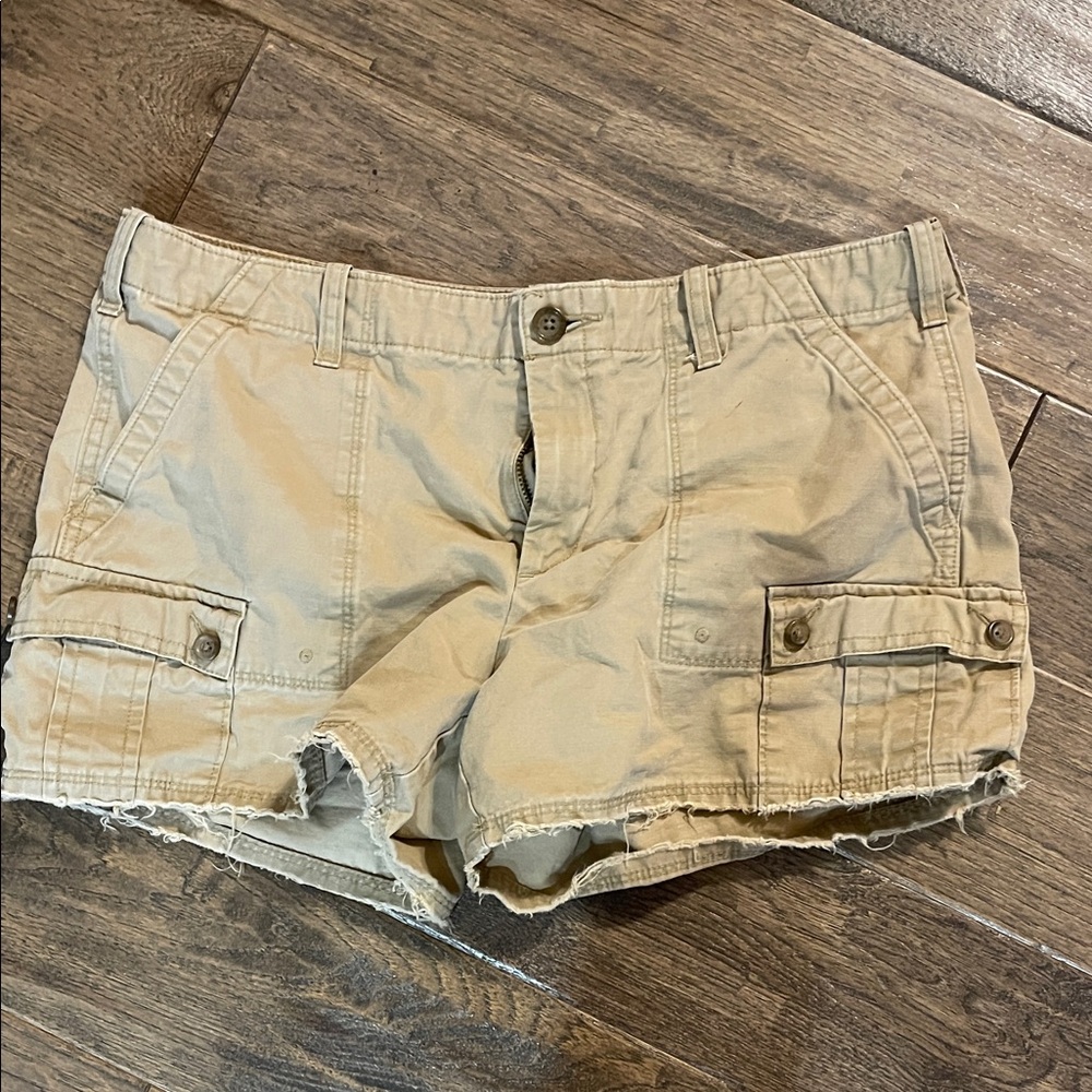 GAP Women's Cargo Shorts in Tan